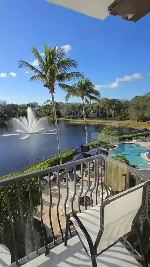 Deluxe King Room Lake View with Balcony (#302) view picture #11