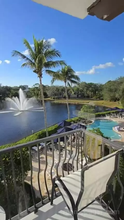 Deluxe King Room Lake View with Balcony (#302) view picture #12