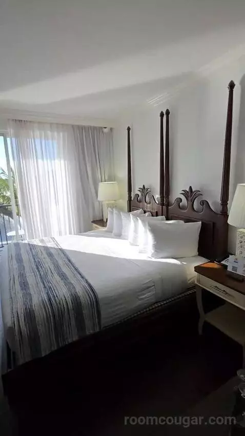 King Room Lake View with Balcony (#504) bed picture #4