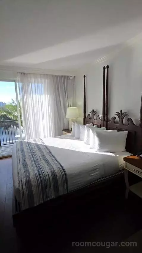 King Room Lake View with Balcony (#504) bed picture #5