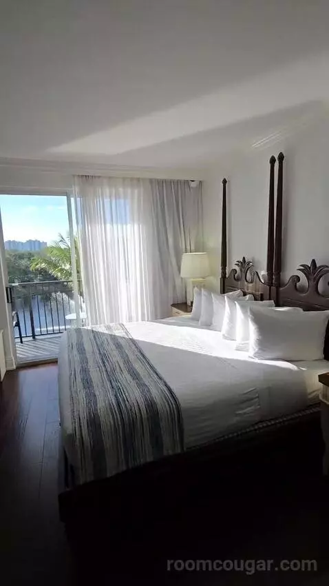 King Room Lake View with Balcony (#504) bed picture #6