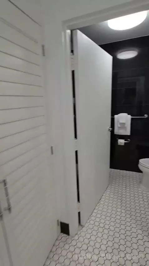 Deluxe Double/Double Room Lake View with Balcony (#514) bathroom picture #4