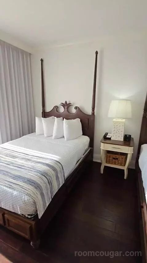 Deluxe Double/Double Room Lake View with Balcony (#514) bed picture #6