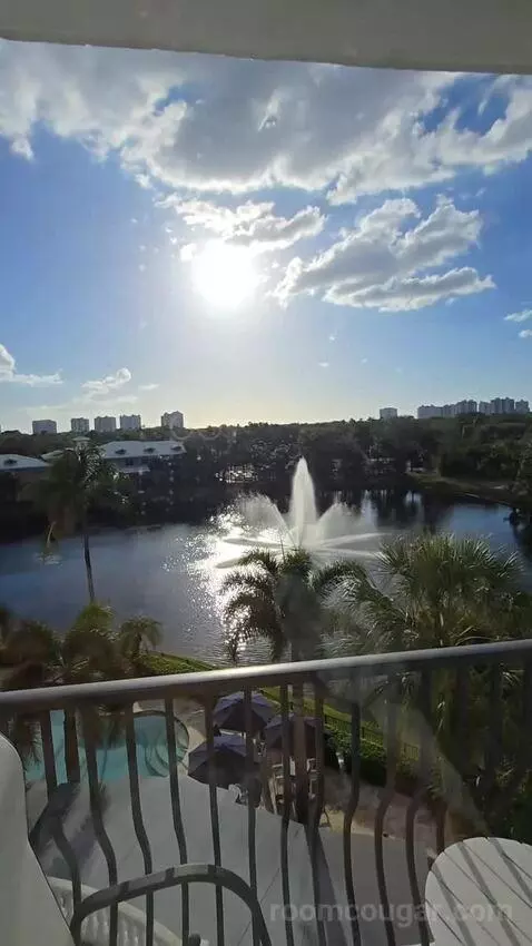 Deluxe Double/Double Room Lake View with Balcony (#514) view picture #1