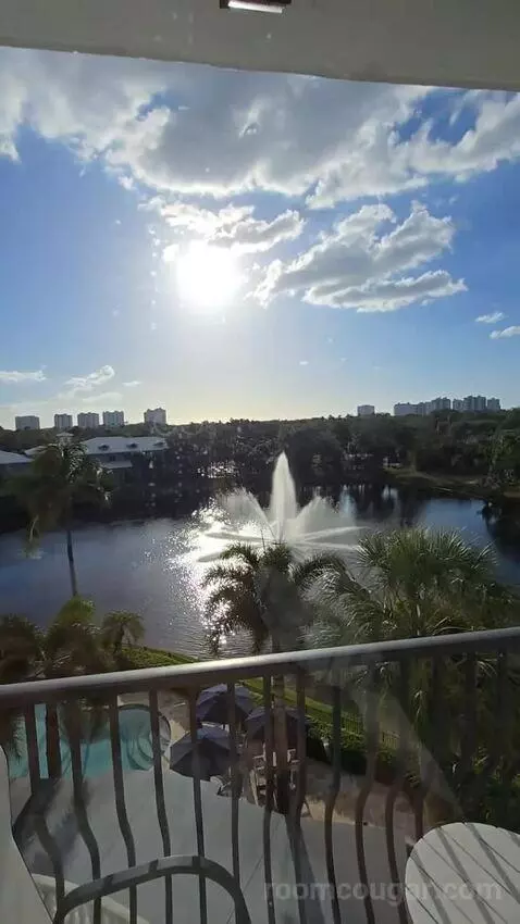 Deluxe Double/Double Room Lake View with Balcony (#514) view picture #2