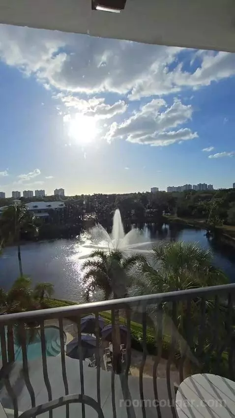 Deluxe Double/Double Room Lake View with Balcony (#514) view picture #4