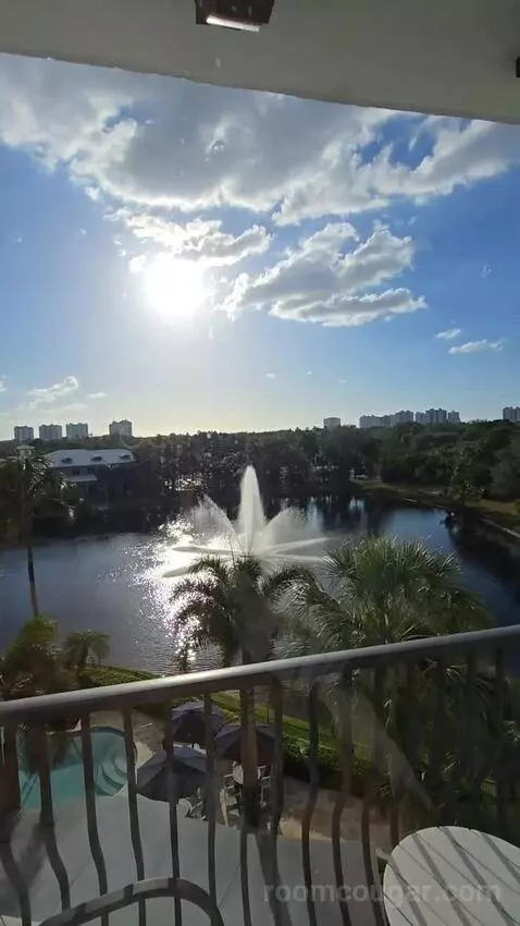 Deluxe Double/Double Room Lake View with Balcony (#514) view picture #5