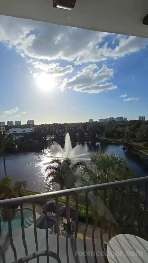 Deluxe Double/Double Room Lake View with Balcony (#514) view picture #6