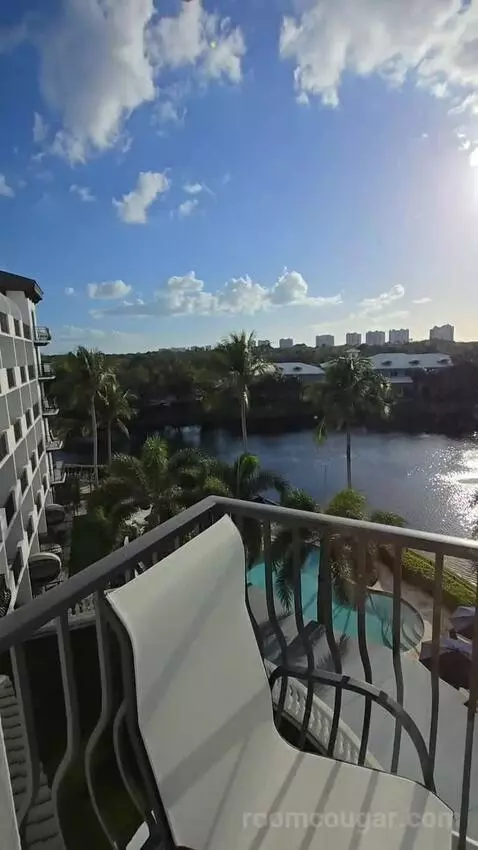 Deluxe Double/Double Room Lake View with Balcony (#514) view picture #8
