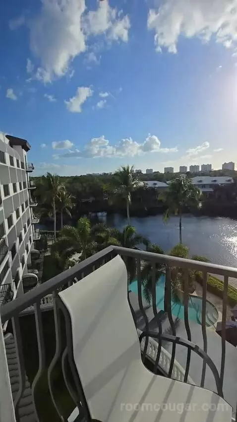 Deluxe Double/Double Room Lake View with Balcony (#514) view picture #9