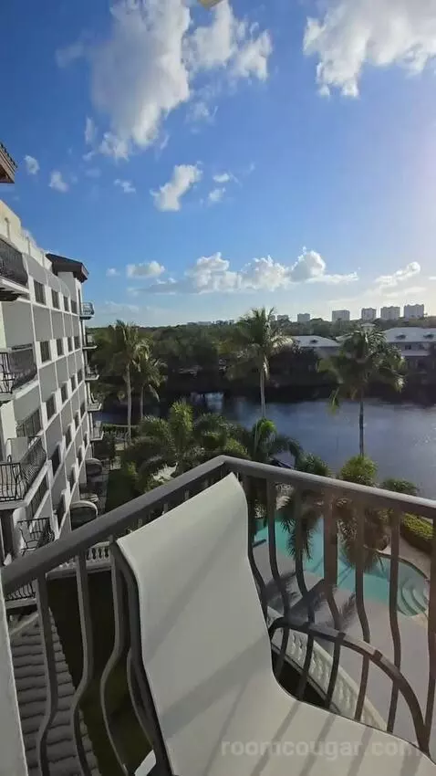Deluxe Double/Double Room Lake View with Balcony (#514) view picture #11