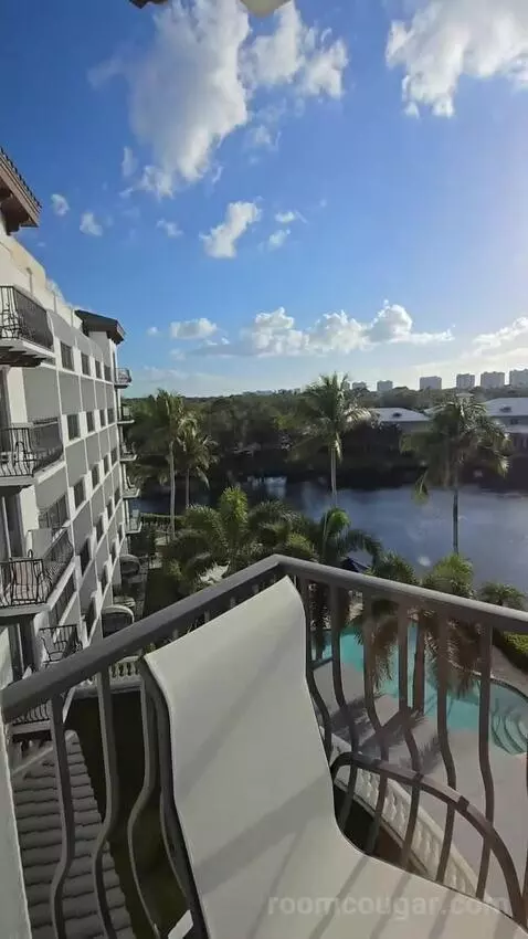 Deluxe Double/Double Room Lake View with Balcony (#514) view picture #12
