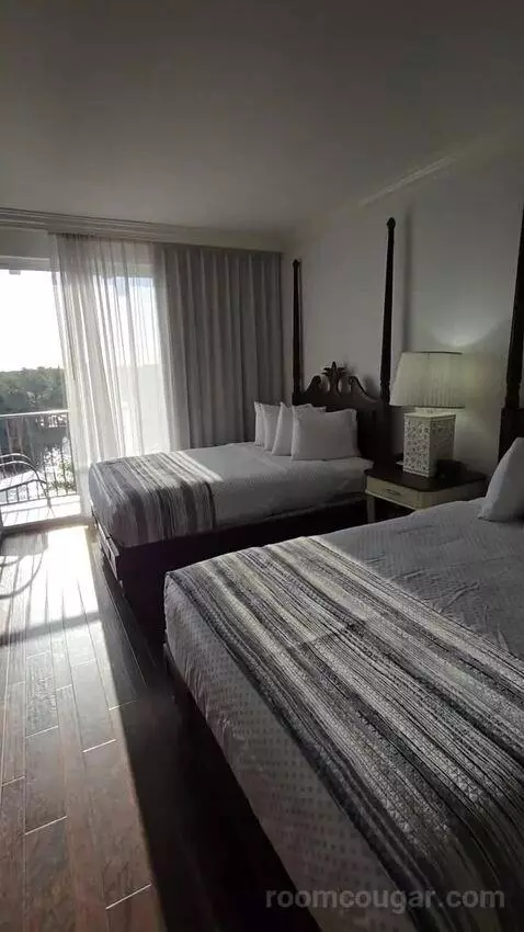 Deluxe Double/Double Room Lake View with Balcony (#514) bed picture #11