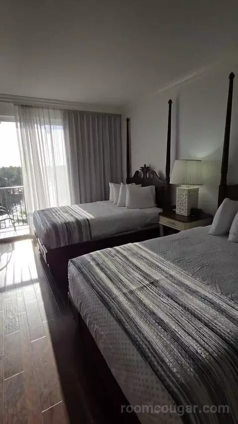Deluxe Double/Double Room Lake View with Balcony (#514) bed picture #12