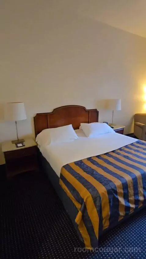 King Room (#101) bed picture #3