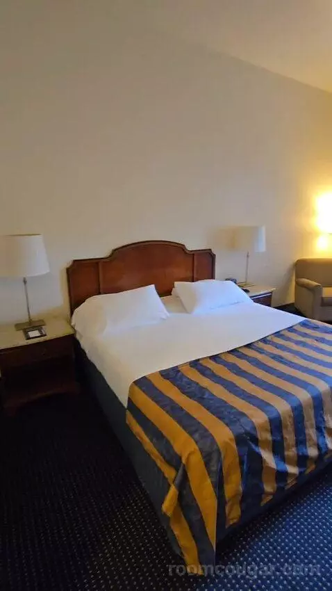 King Room (#101) bed picture #4