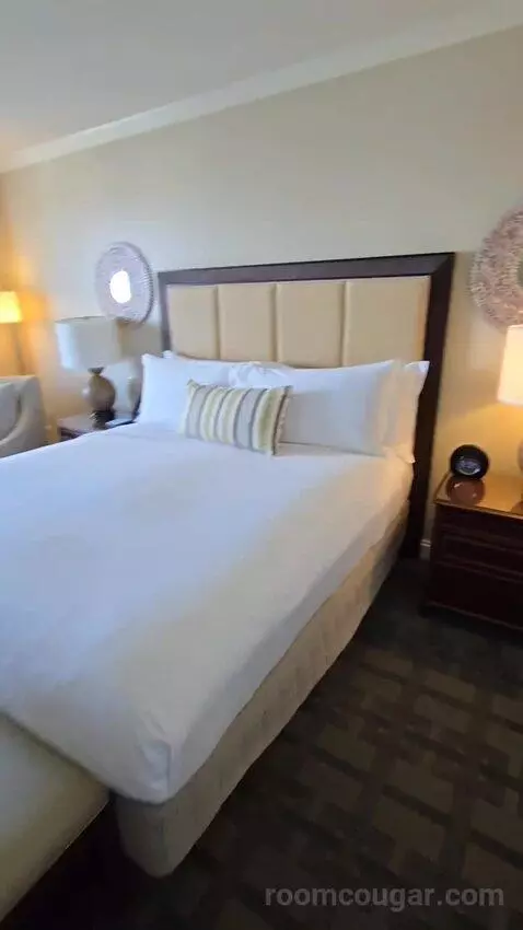 Resort View King (#4001) bed picture #7