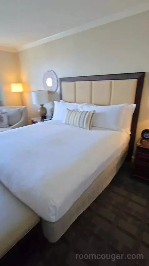 Resort View King (#4001) bed picture #8