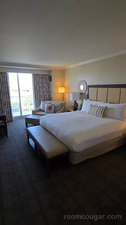 Resort View King (#4001) bed picture #11