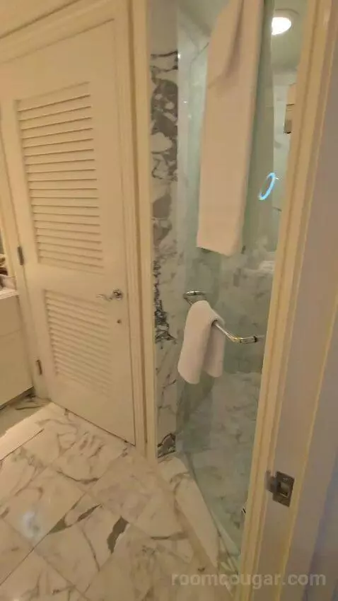 Resort View King (#4001) bathroom picture #1