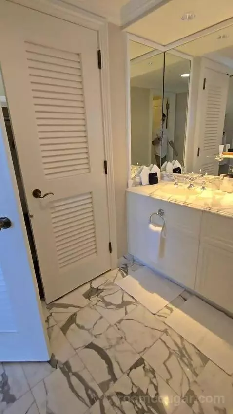 Golf View Suite (#4019) bathroom picture #7