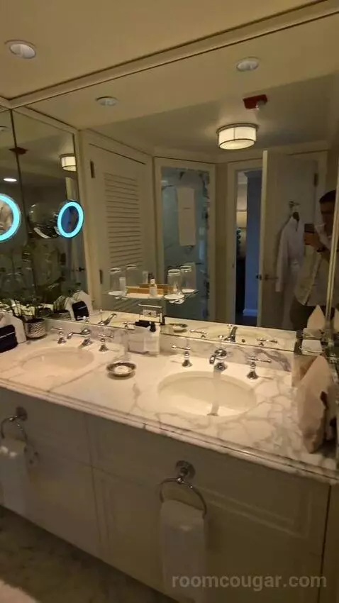 Golf View King (#4027) bathroom picture #9