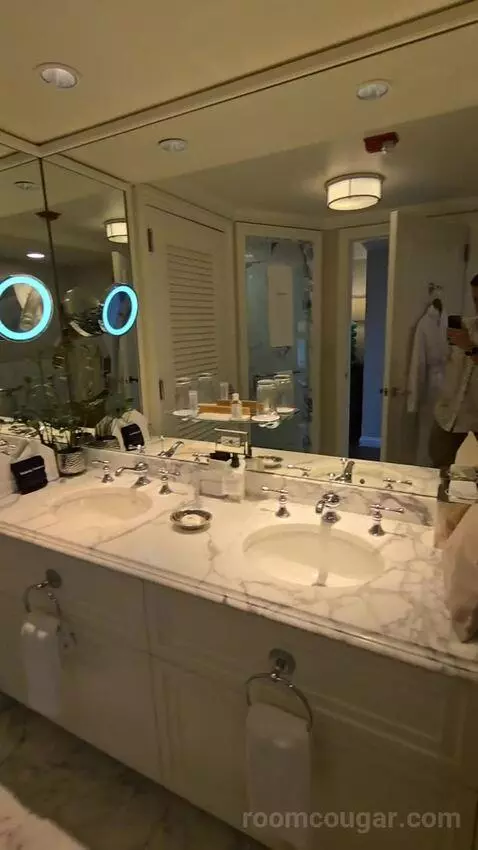Golf View King (#4027) bathroom picture #10