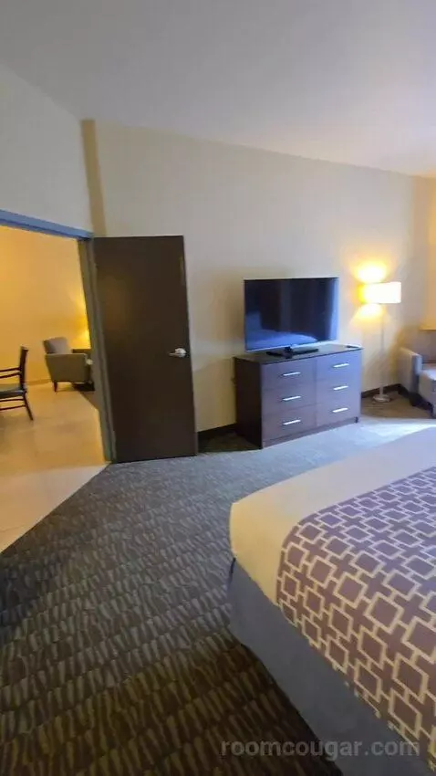 Queen Suite with 2 Queen Beds (#364) bed picture #1