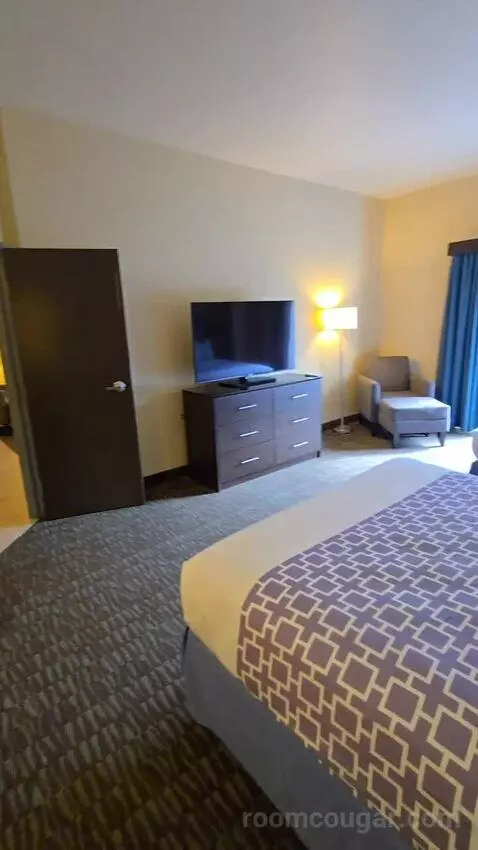 Queen Suite with 2 Queen Beds (#364) bed picture #4