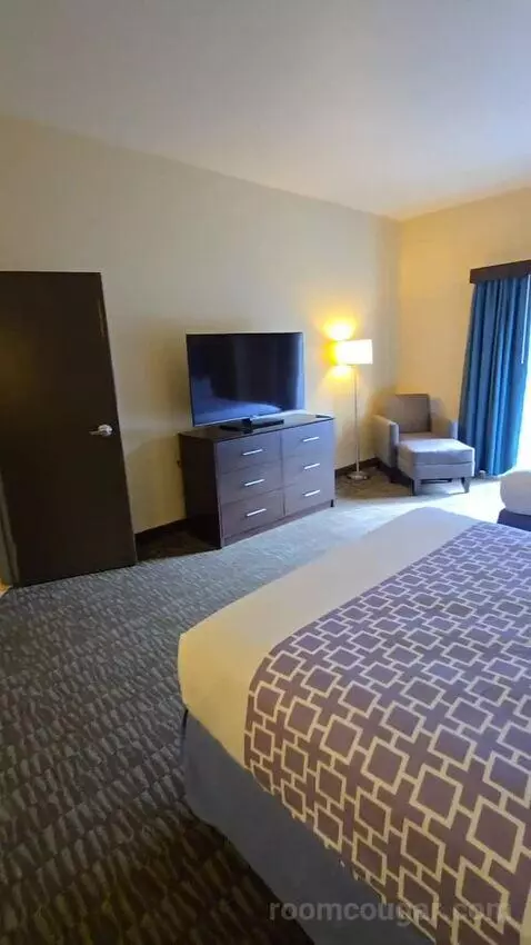 Queen Suite with 2 Queen Beds (#364) bed picture #5