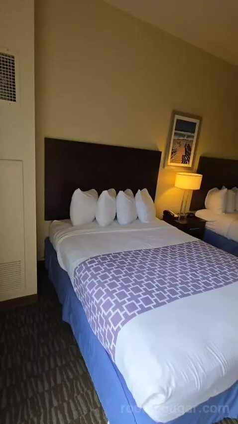 Queen Suite with 2 Queen Beds (#364) bed picture #7