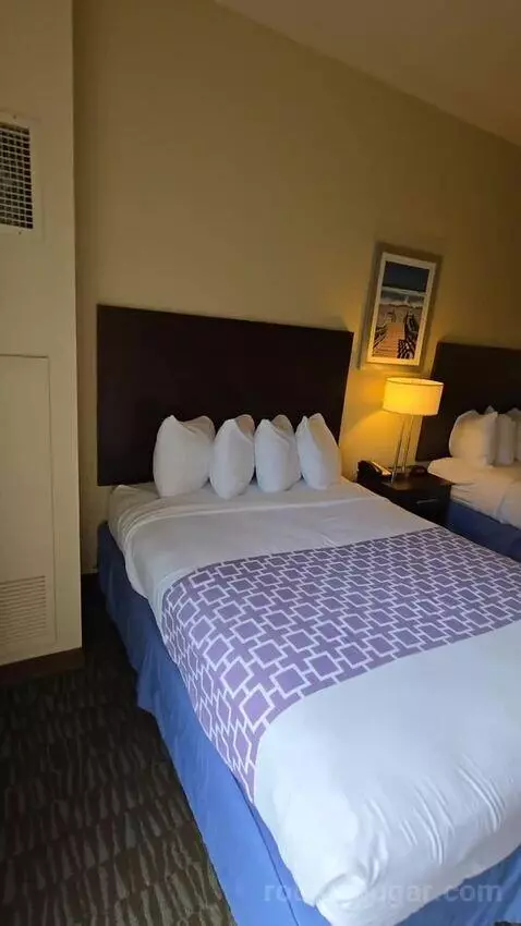 Queen Suite with 2 Queen Beds (#364) bed picture #8