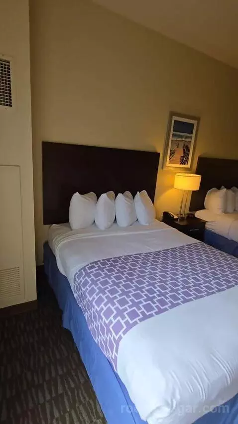Queen Suite with 2 Queen Beds (#364) bed picture #9