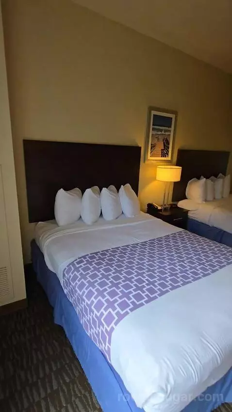 Queen Suite with 2 Queen Beds (#364) bed picture #12