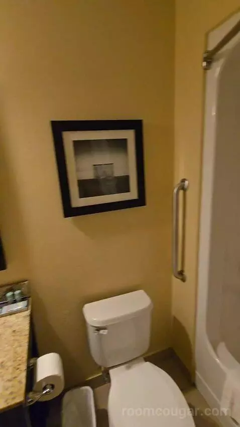 Queen Suite with 2 Queen Beds (#364) bathroom picture #10