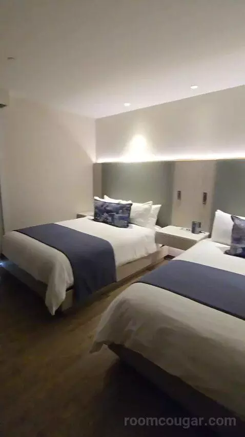 Suite (460/460A) bed picture #1