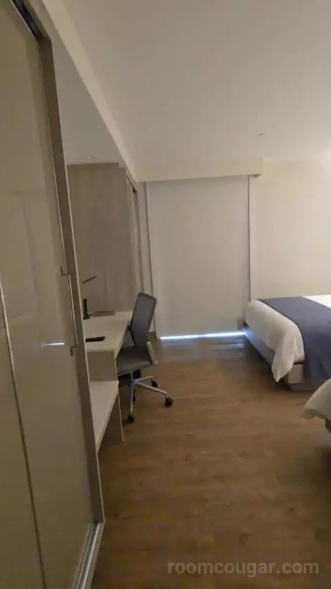 Suite (460/460A) bed picture #10