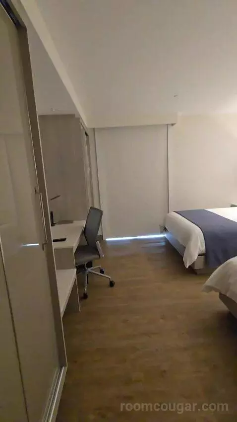 Suite (460/460A) bed picture #11