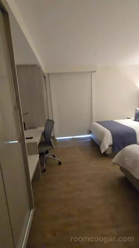 Suite (460/460A) bed picture #12