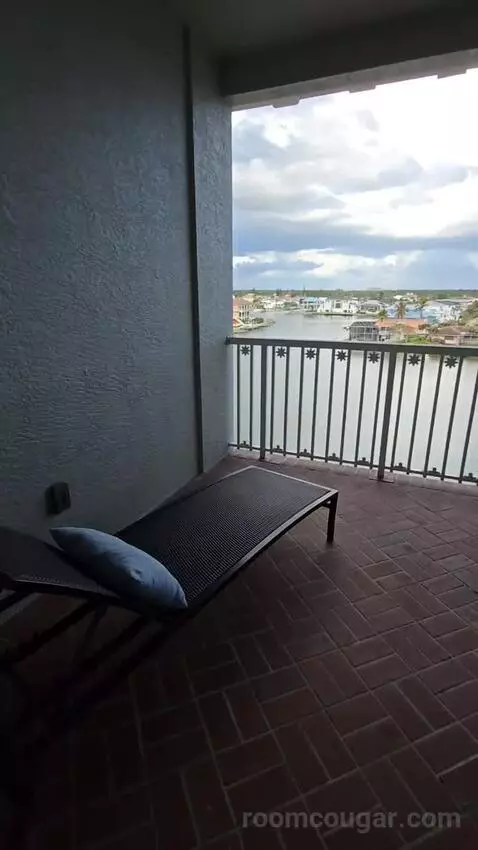 Bay View King (#685) view picture #1