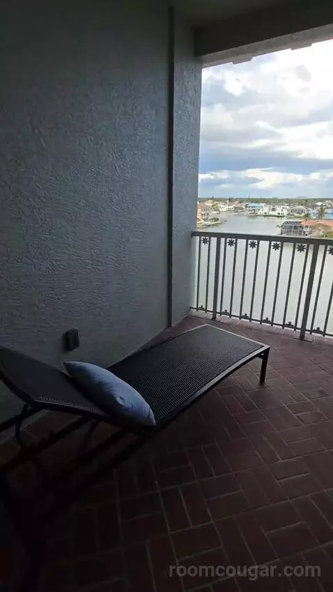 Bay View King (#685) view picture #2