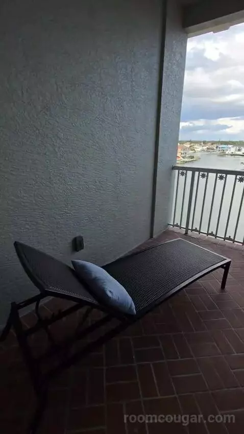 Bay View King (#685) view picture #3