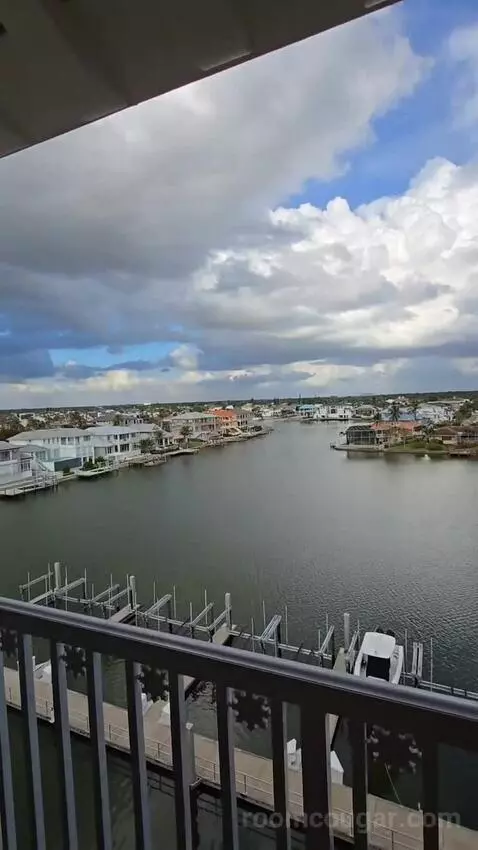 Bay View King (#685) view picture #5