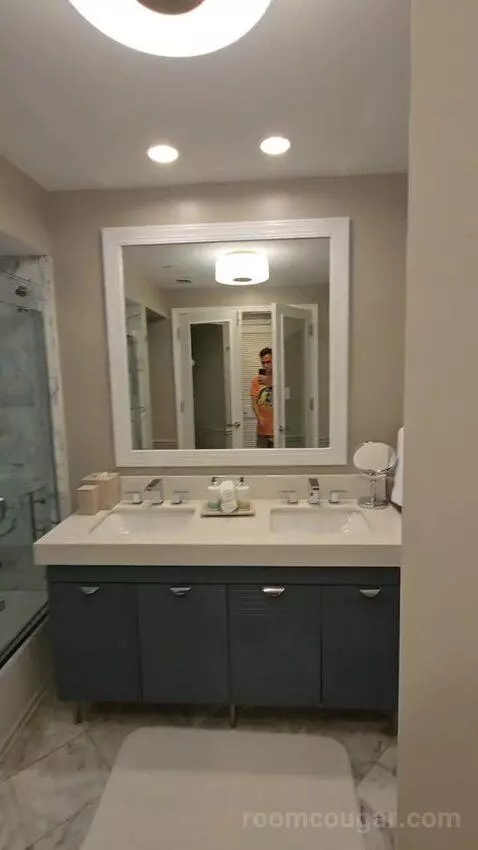 Bay View King (#685) bathroom picture #11
