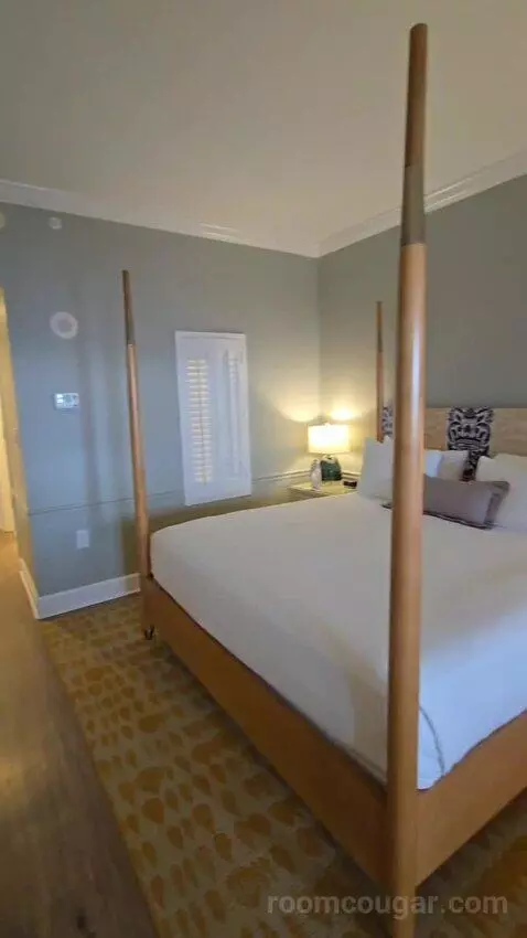 Resort View King (#684) bed picture #3