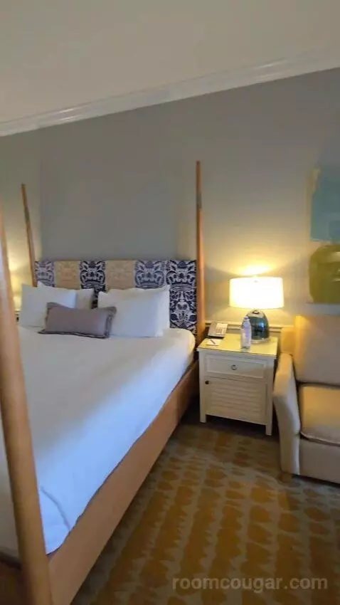 Resort View King (#684) bed picture #9
