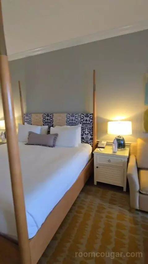 Resort View King (#684) bed picture #10