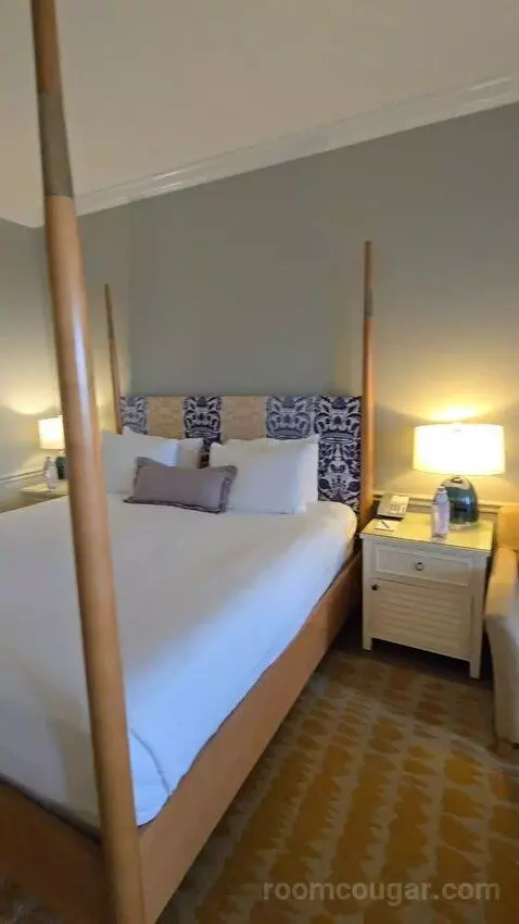 Resort View King (#684) bed picture #11
