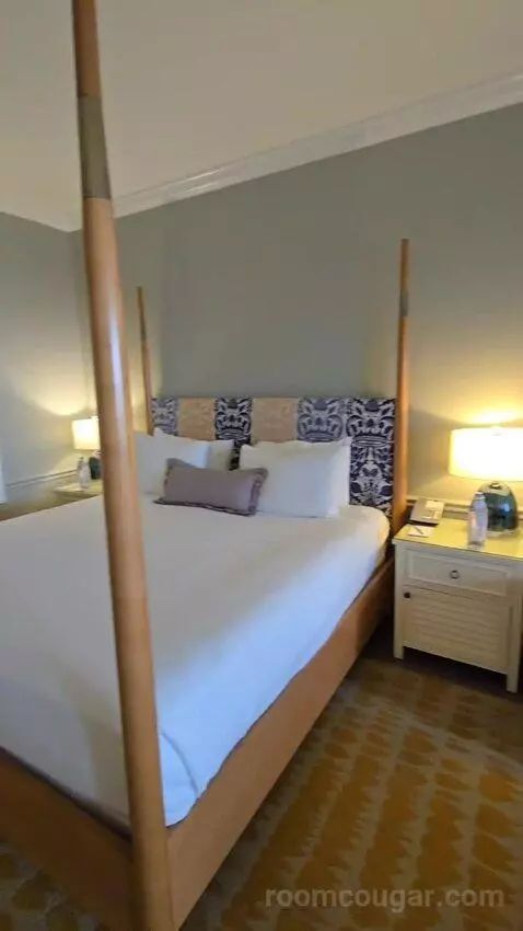 Resort View King (#684) bed picture #12