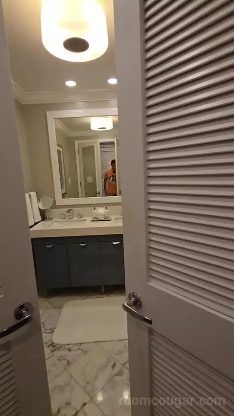 Resort View King (#684) bathroom picture #9